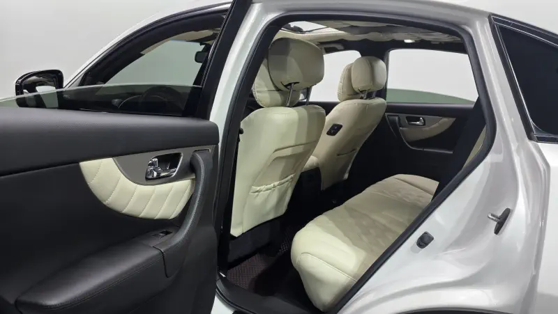 Infiniti QX70