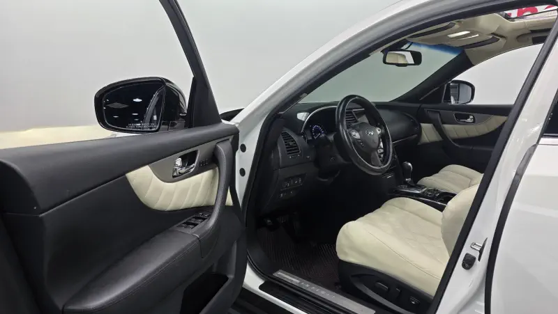Infiniti QX70