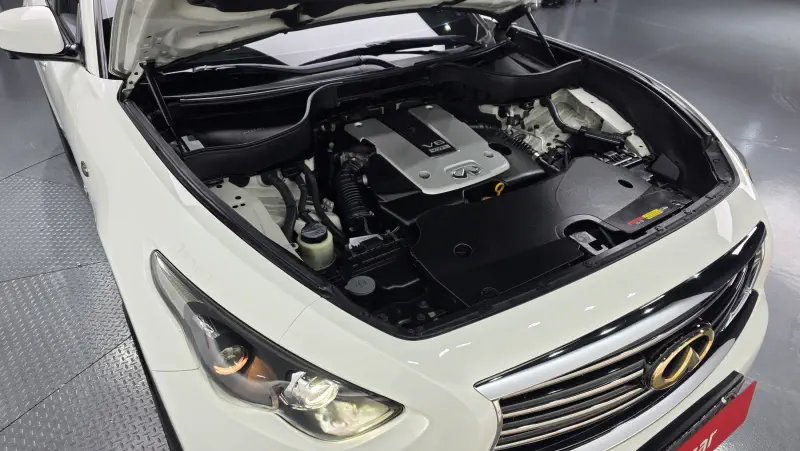 Infiniti QX70