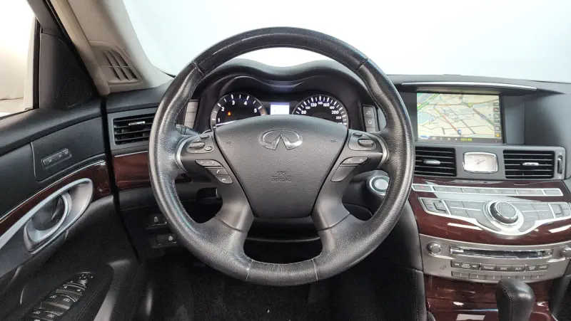 Infiniti Q70