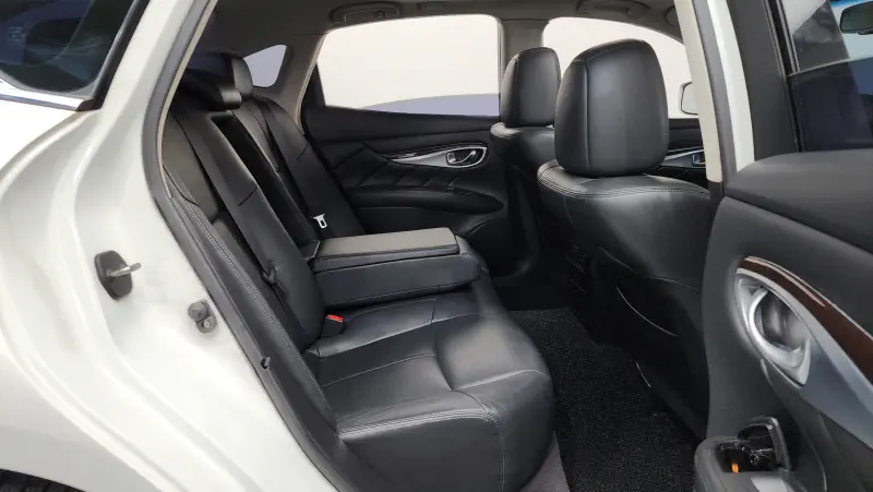 Infiniti Q70
