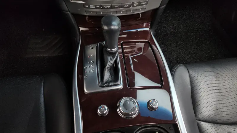 Infiniti Q70