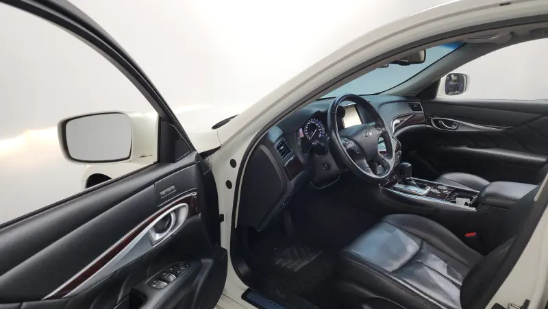 Infiniti Q70