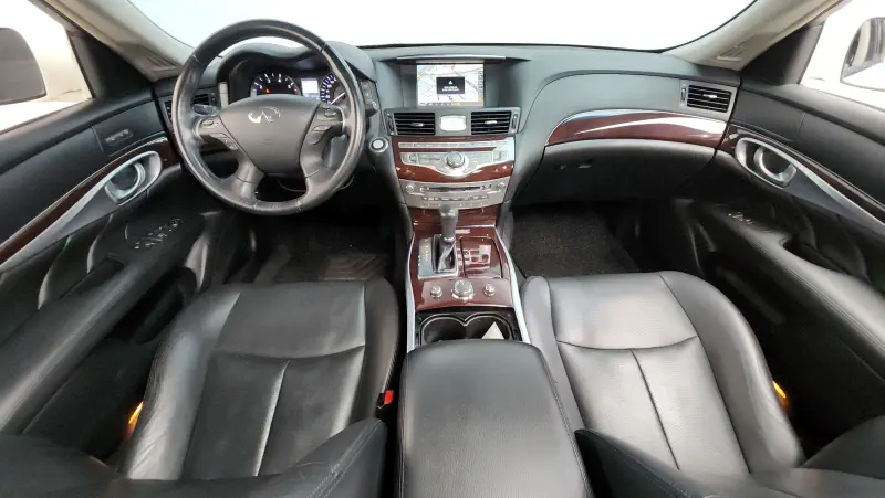 Infiniti Q70