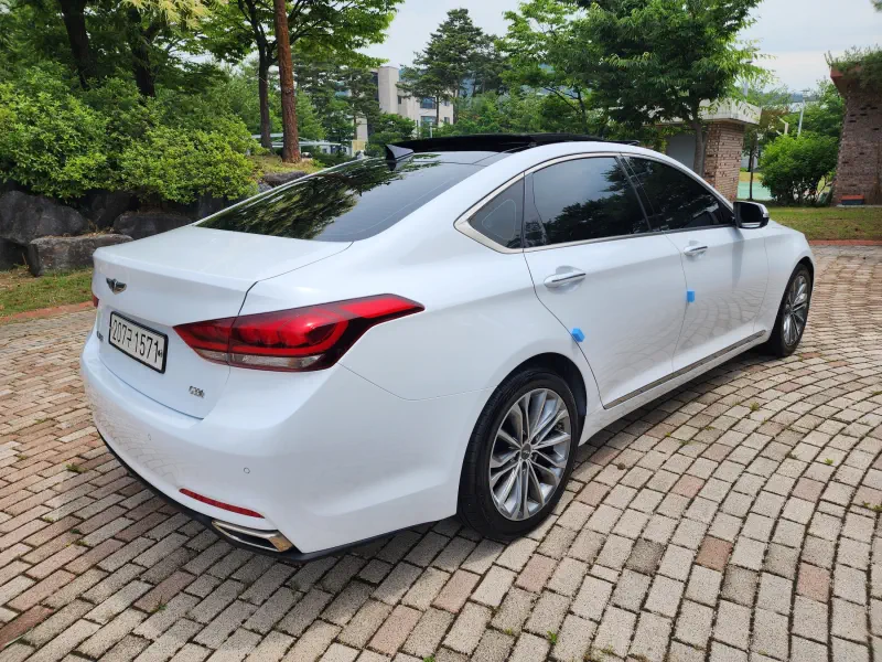 Hyundai Genesis