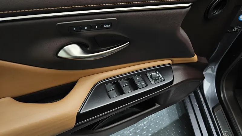 Lexus ES300h