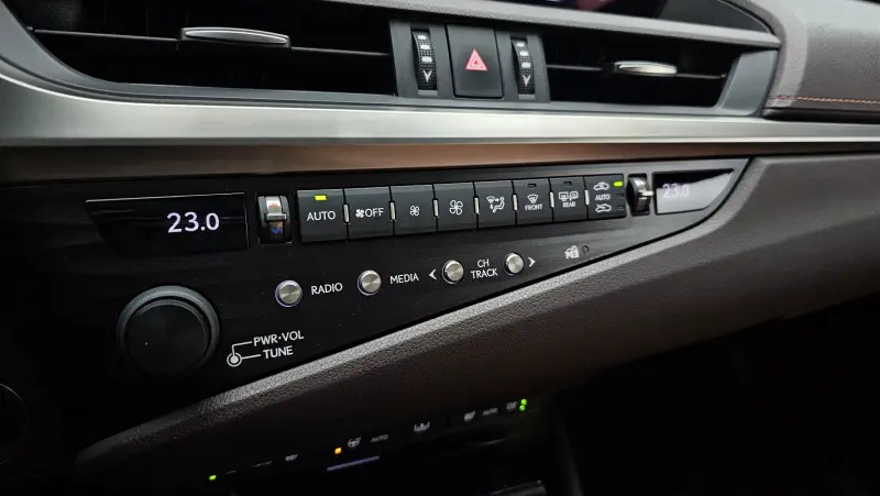 Lexus ES300h