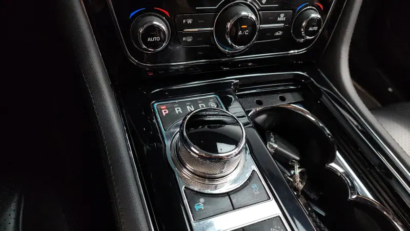 Jaguar XJ