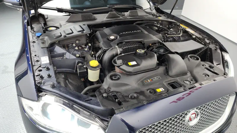 Jaguar XJ