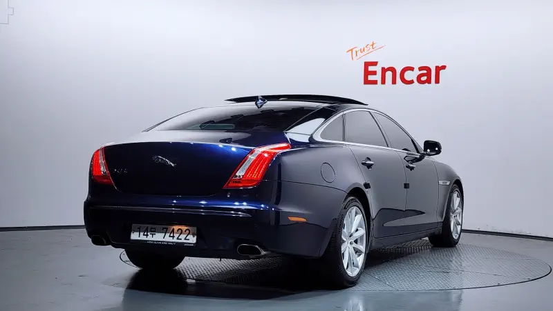 Jaguar XJ