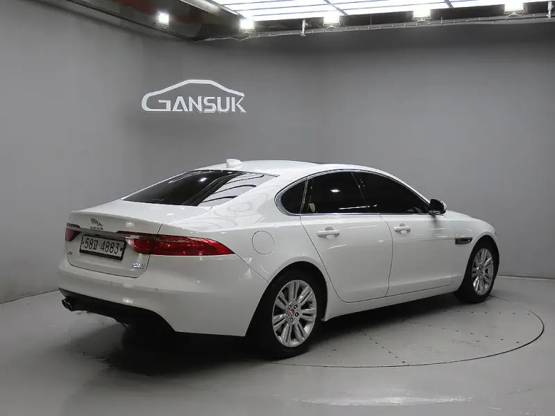 Jaguar XF