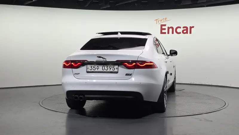 Jaguar XF