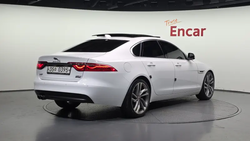 Jaguar XF