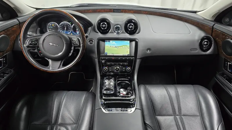 Jaguar XJ