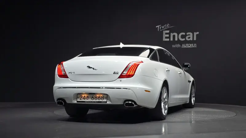 Jaguar XJ