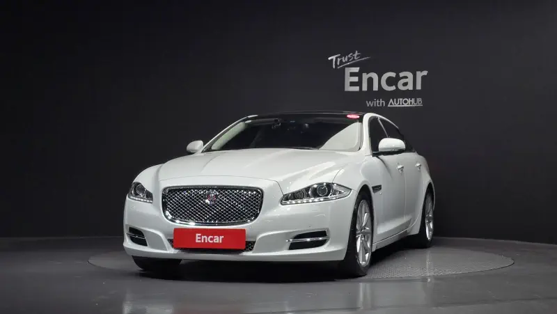 Jaguar XJ