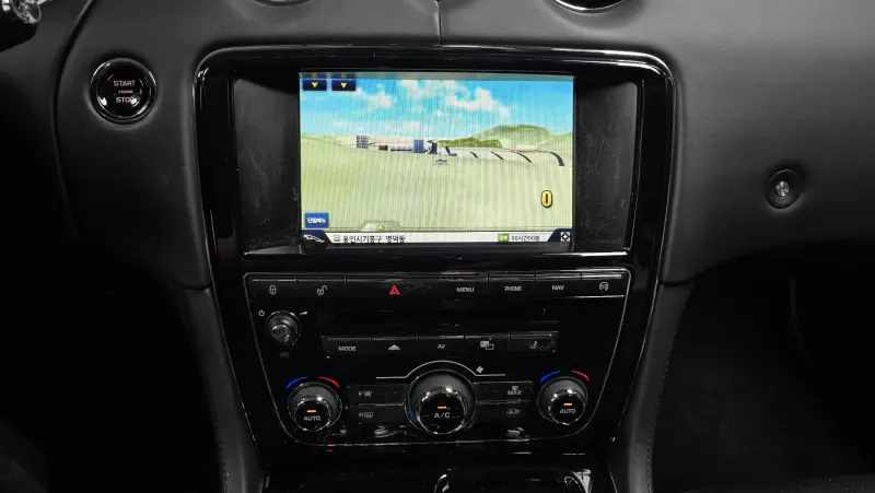 Jaguar XJ