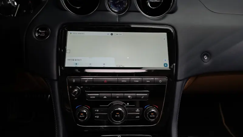 Jaguar XJ