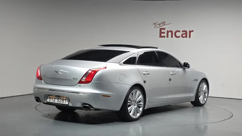 Jaguar XJ
