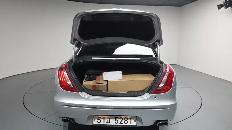 Jaguar XJ