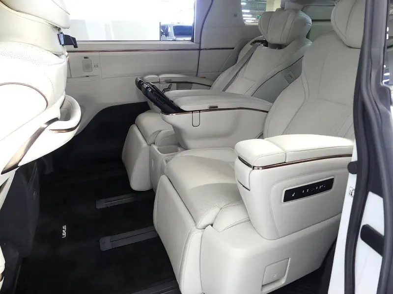 Lexus LM500h