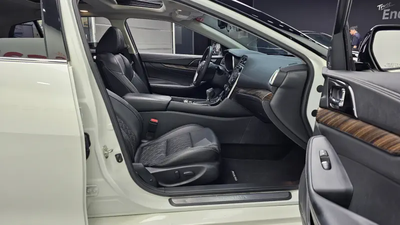 Nissan MAXIMA