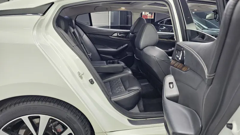 Nissan MAXIMA