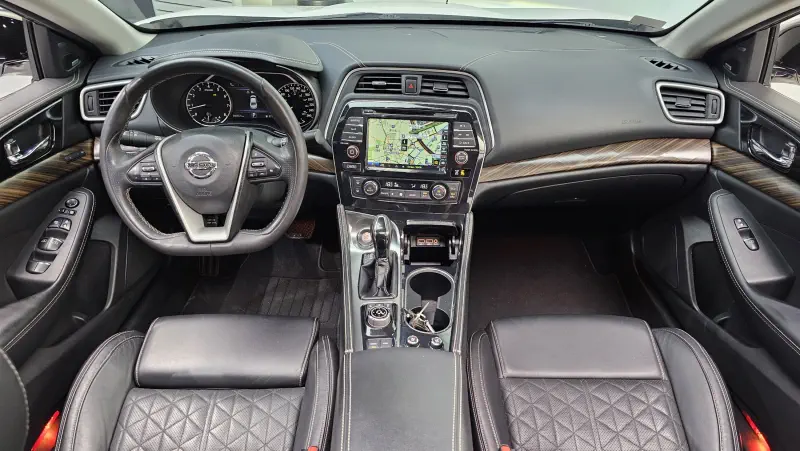 Nissan MAXIMA