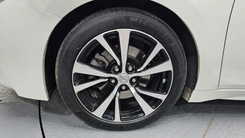 Nissan MAXIMA