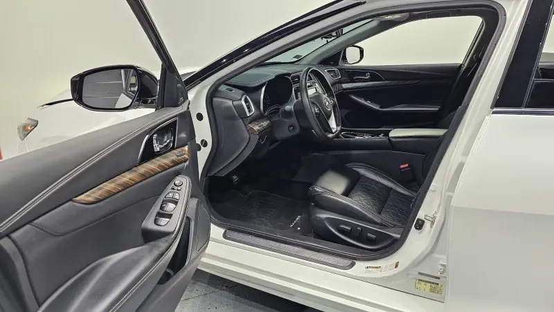 Nissan MAXIMA