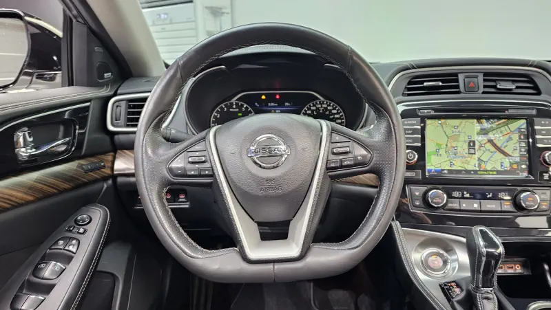 Nissan MAXIMA