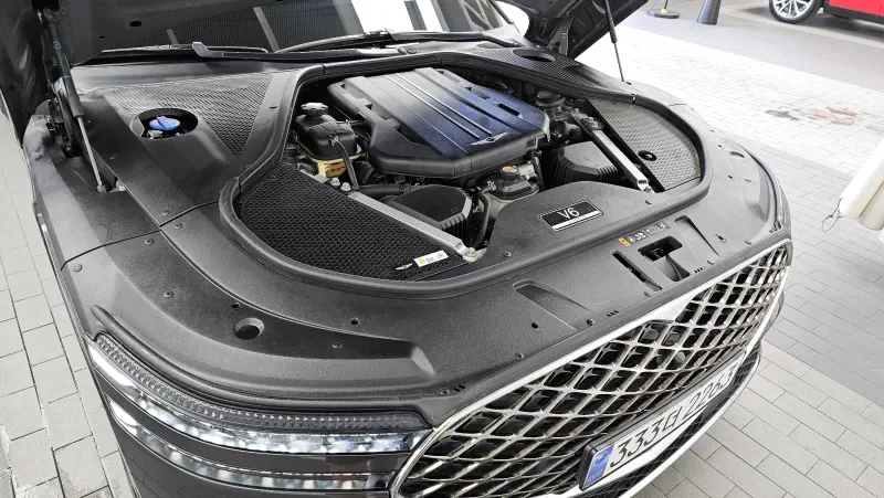 Genesis G90