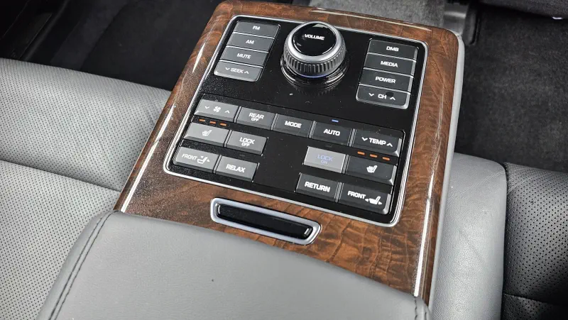 Hyundai Equus