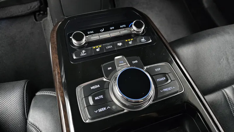 Genesis EQ900