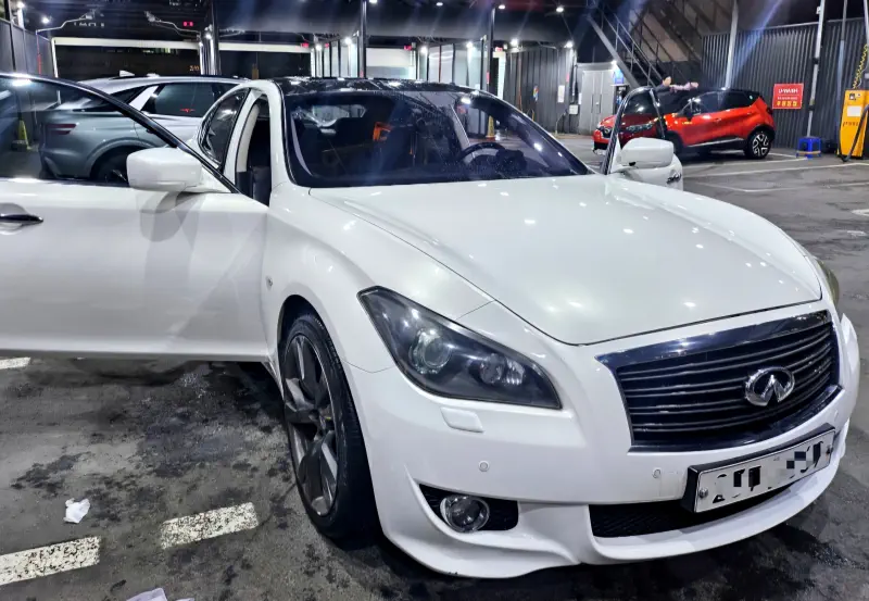 Infiniti M37