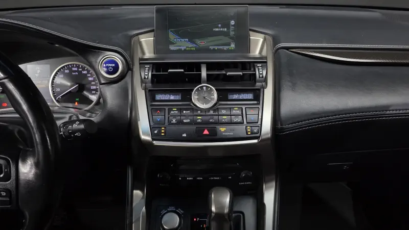 Lexus NX300h