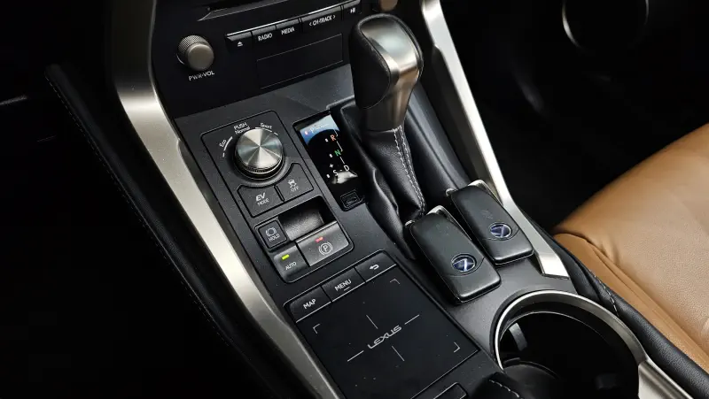 Lexus NX300h