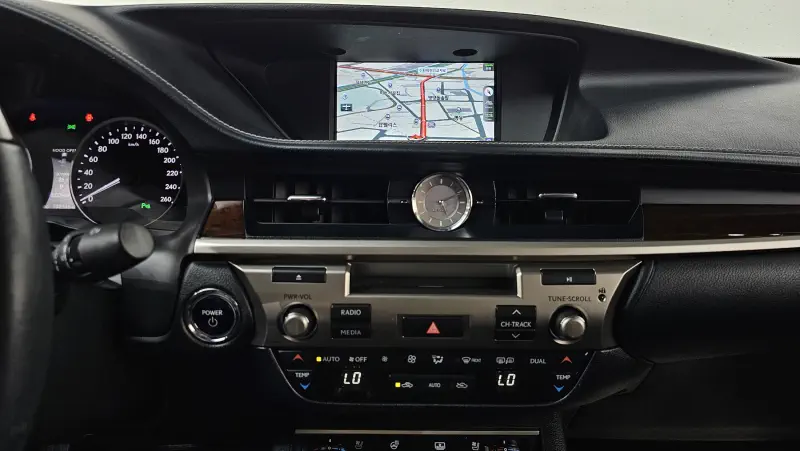 Lexus ES300h