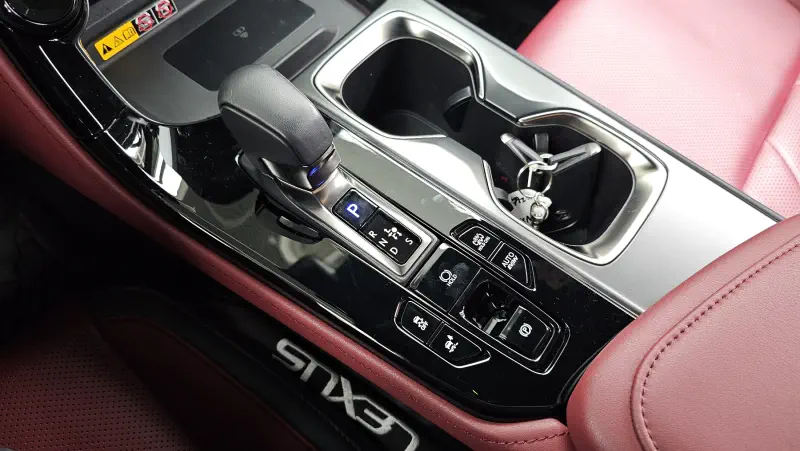 Lexus NX450h+