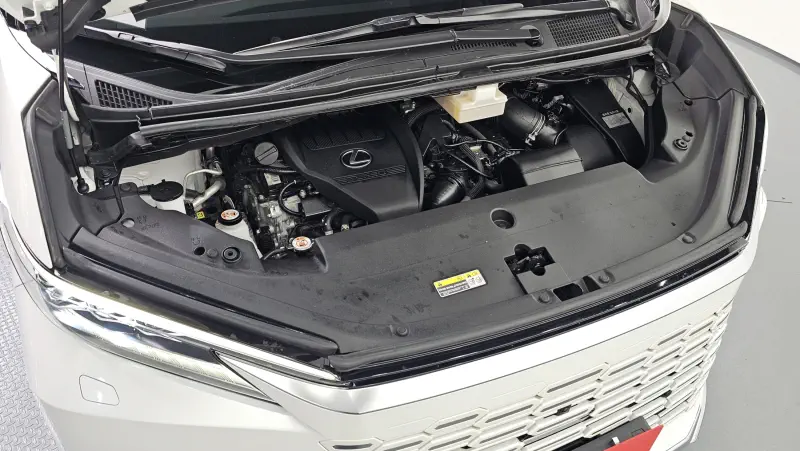 Lexus LM500h