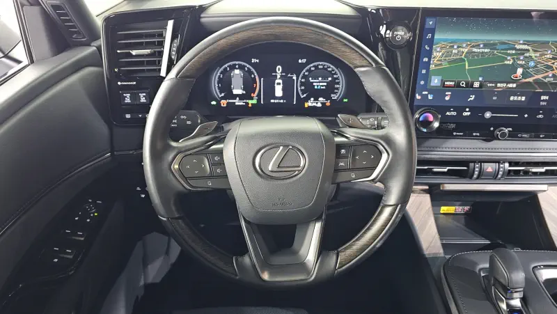 Lexus LM500h