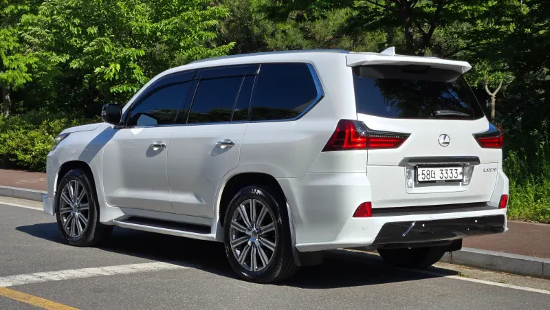 Lexus LX570