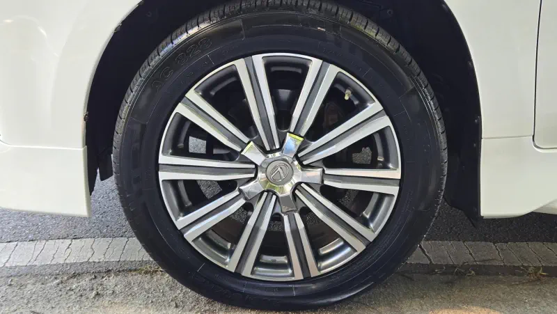 Lexus LX570
