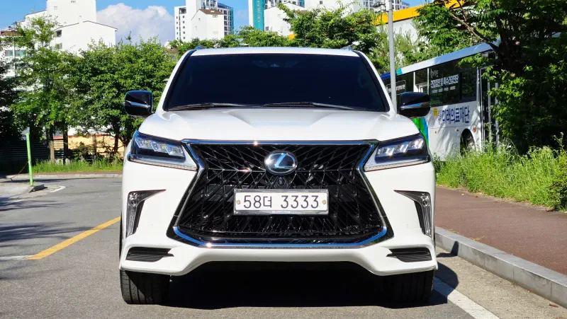 Lexus LX570