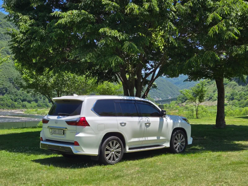 Lexus LX570