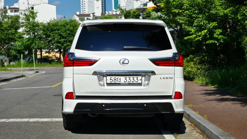 Lexus LX570