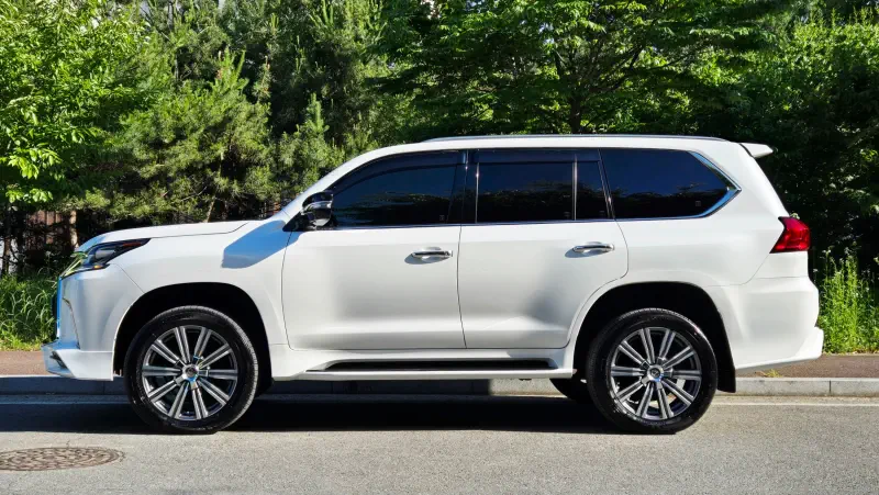 Lexus LX570
