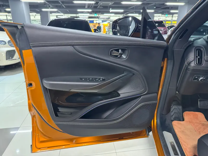 Aston Martin DBX