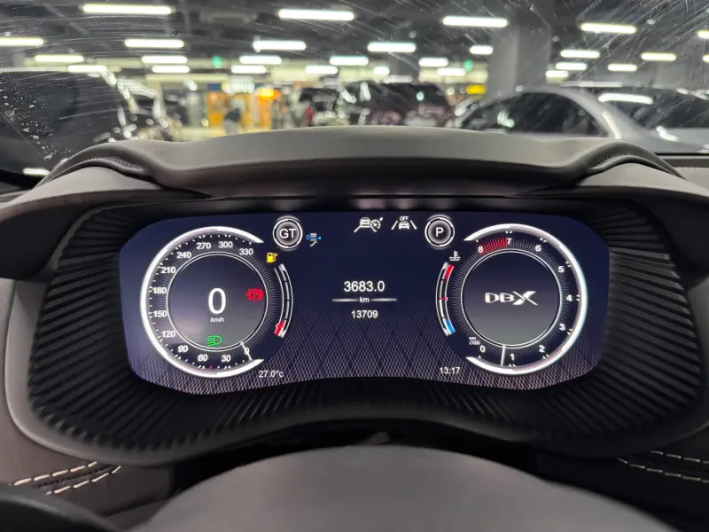 Aston Martin DBX