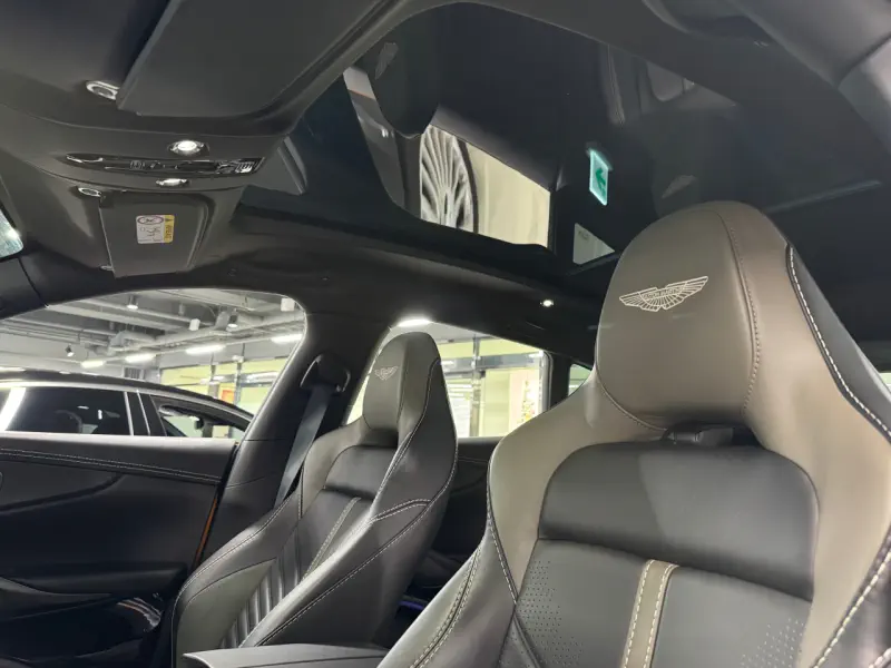 Aston Martin DBX